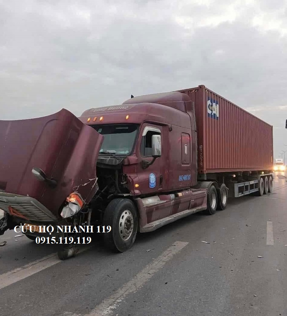 cẩu cứu hộ xe container