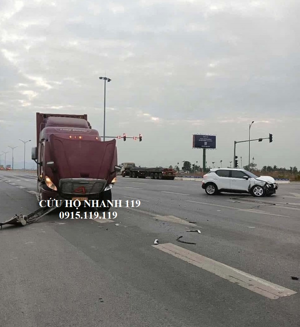cẩu cứu hộ xe container
